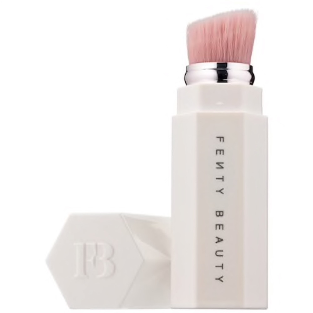 Fenty Beauty Portable Highlighter Brush 140